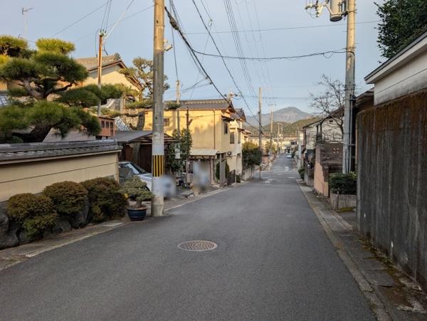 京都市北区西賀茂大深町　中古戸建 現地写真（前面道路含む現地写真）