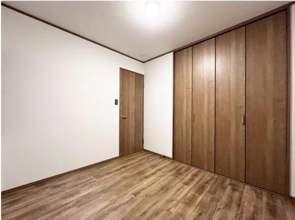 大阪市東淀川区下新庄2丁目　中古戸建 内観写真（リビング以外の居室）