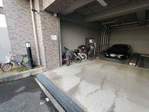ロイヤルスクウェア福島 共用部写真（駐車場）