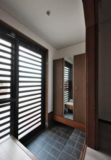 京都市北区西賀茂北川上町　中古戸建 現地写真（玄関）