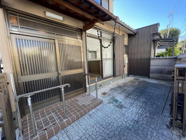 京都市左京区下鴨芝本町　中古戸建 現地写真（玄関）