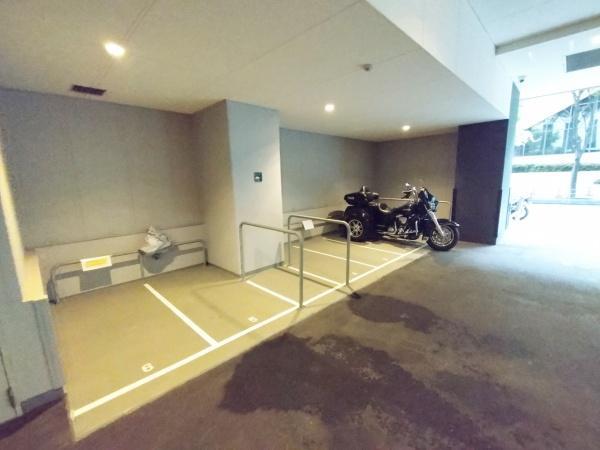 グランドメゾン新梅田タワー 共用部写真（駐車場）