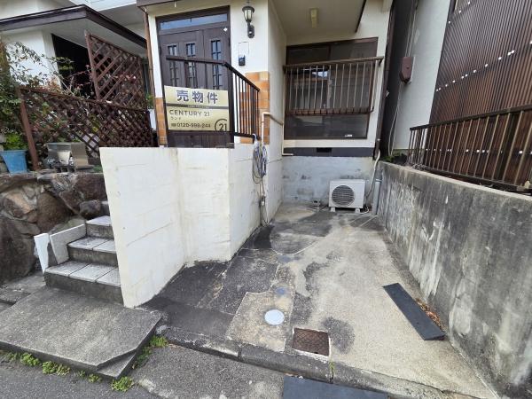 堺市東区南野田　中古戸建 現地写真（駐車場）