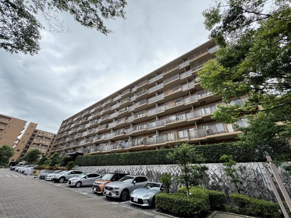 六甲グランドヒルズ壱号館西棟 共用部写真（駐車場）