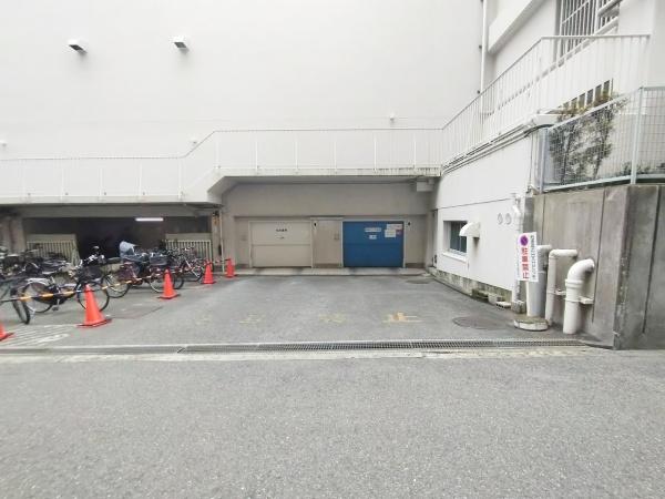 マツダファミリーハイツ阿波座 共用部写真（駐車場）