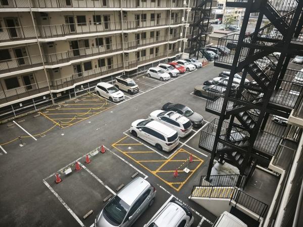 マンハイム五条 共用部写真（駐車場）