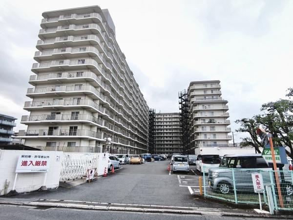 マンハイム五条 共用部写真（駐車場）