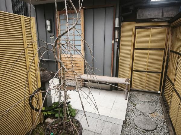 京都市右京区太秦三尾町　中古戸建 現地写真（玄関）