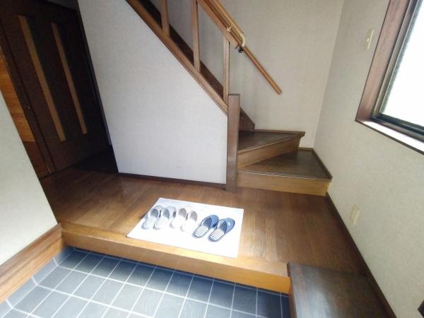 大阪市淀川区東三国2丁目　中古戸建 現地写真（玄関）