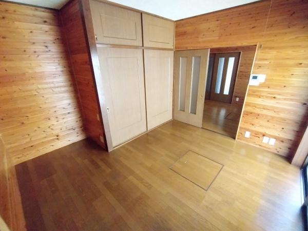 大阪市淀川区東三国2丁目　中古戸建 内観写真（リビング以外の居室）