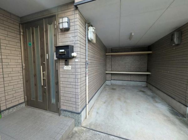 京都市山科区勧修寺東堂田町　中古戸建 現地写真（駐車場）