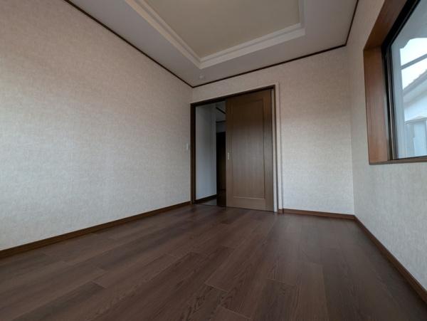 京都市左京区松ケ崎柳井田町　中古戸建 内観写真（リビング以外の居室）