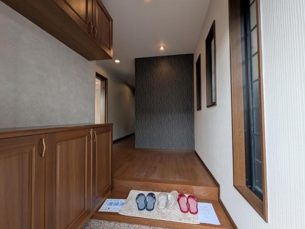 京都市左京区松ケ崎柳井田町　中古戸建 現地写真（玄関）