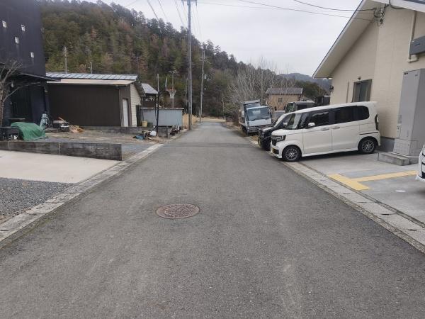 京都市右京区京北周山町河端　中古戸建 現地写真（前面道路含む現地写真）