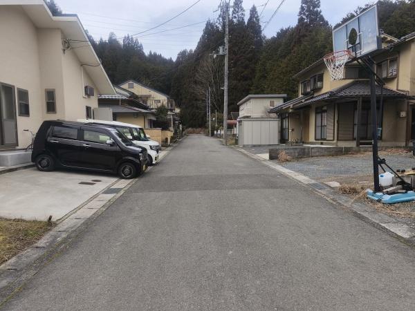 京都市右京区京北周山町河端　中古戸建 現地写真（前面道路含む現地写真）