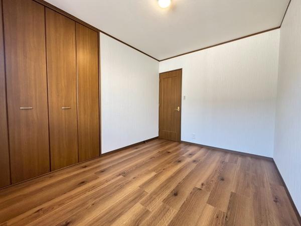 大阪市東住吉区鷹合2丁目　中古戸建 内観写真（リビング以外の居室）