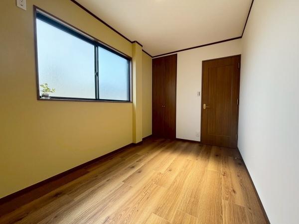 大阪市東住吉区鷹合2丁目　中古戸建 内観写真（リビング以外の居室）