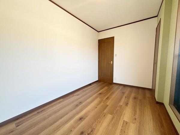 大阪市東住吉区鷹合2丁目　中古戸建 内観写真（リビング以外の居室）