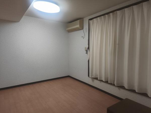 京都市右京区西京極東町　中古戸建 内観写真（リビング以外の居室）