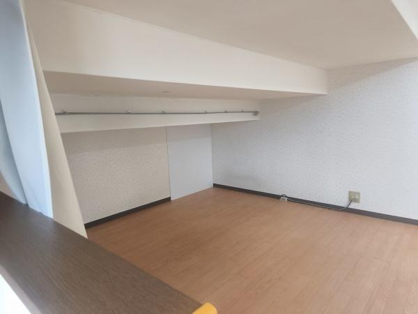 京都市右京区西京極東町　中古戸建 内観写真（リビング以外の居室）