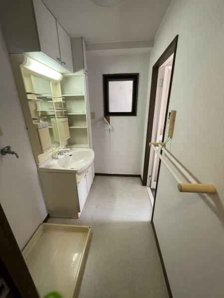 尼崎市大庄西町4丁目　中古戸建 内観写真（洗面台・洗面所）