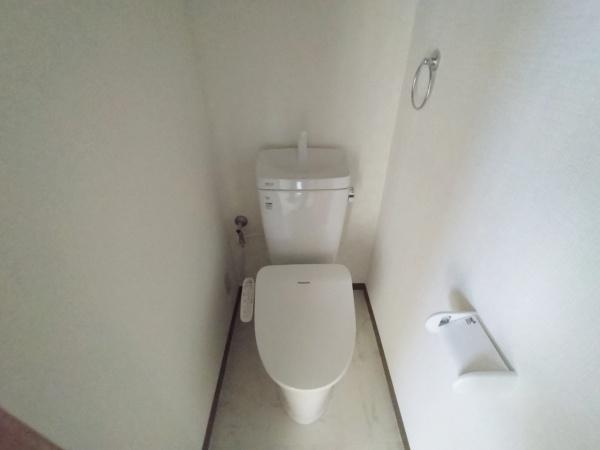 大阪市此花区朝日２丁目　中古戸建 内観写真（トイレ）