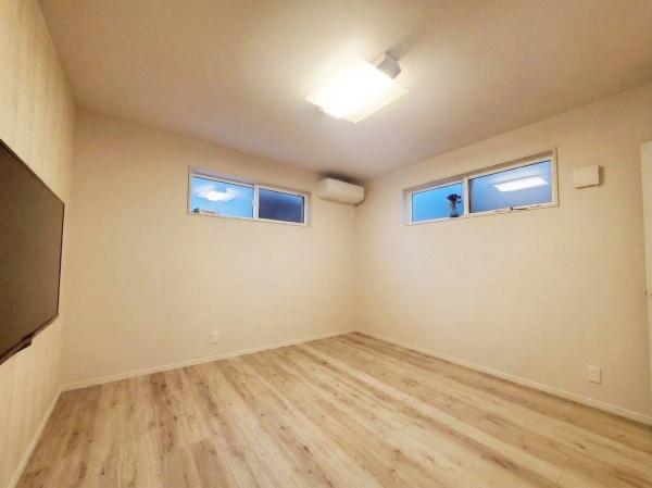 大阪市平野区瓜破東8丁目　中古戸建 内観写真（リビング以外の居室）