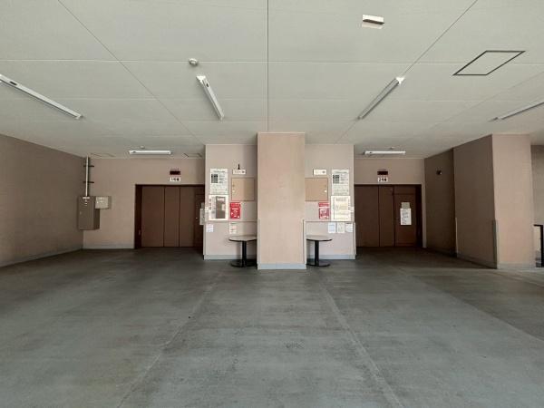 ザ・上本町タワー 共用部写真（駐車場）