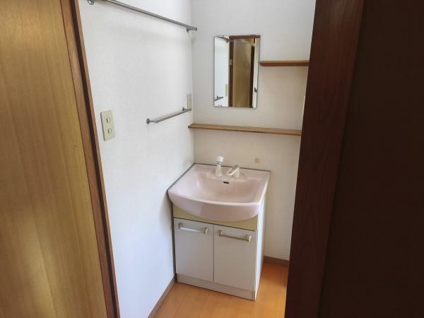 京都市右京区太秦御領田町　中古戸建 内観写真（洗面台・洗面所）