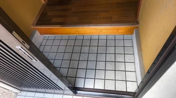 京都市右京区太秦御領田町　中古戸建 現地写真（玄関）