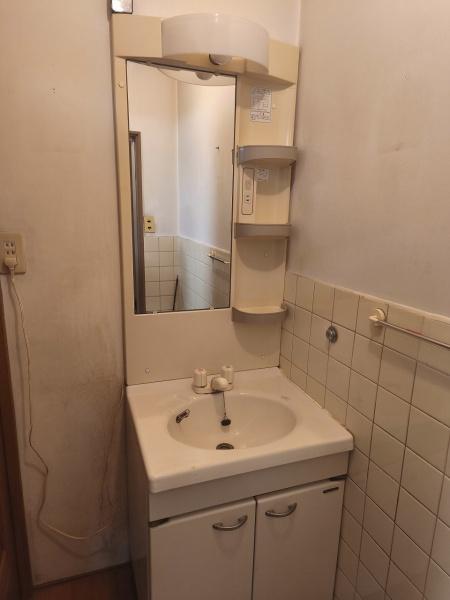 京都市山科区小山姫子町　中古戸建 内観写真（洗面台・洗面所）