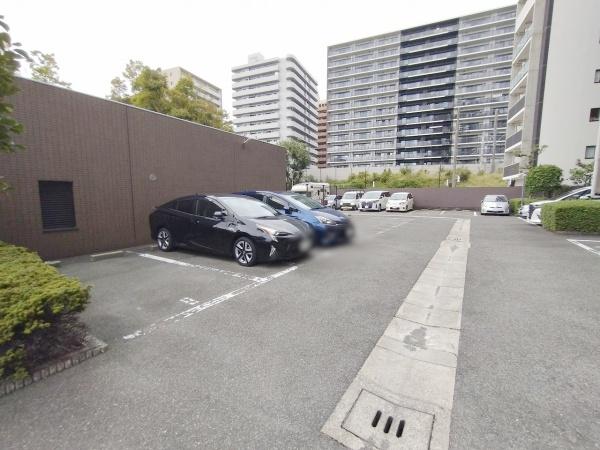 コスモ城東野江ロイヤルフォルム 共用部写真（駐車場）