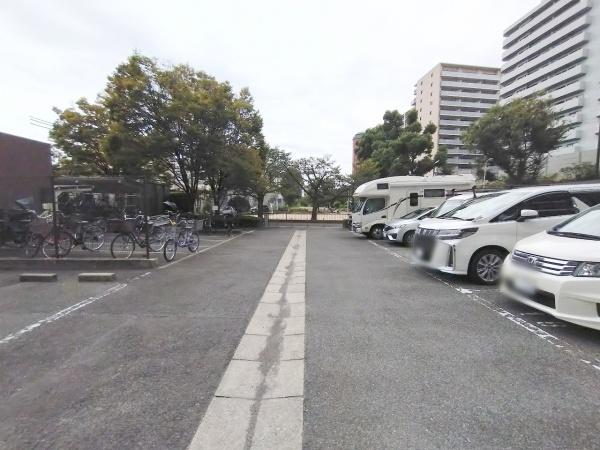 コスモ城東野江ロイヤルフォルム 共用部写真（駐車場）