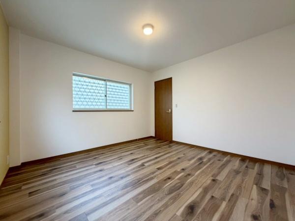 大阪市平野区平野東1丁目　中古戸建 内観写真（リビング以外の居室）