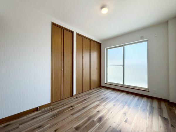 大阪市平野区平野東1丁目　中古戸建 内観写真（リビング以外の居室）