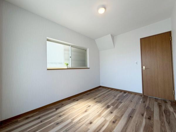 大阪市平野区平野東1丁目　中古戸建 内観写真（リビング以外の居室）