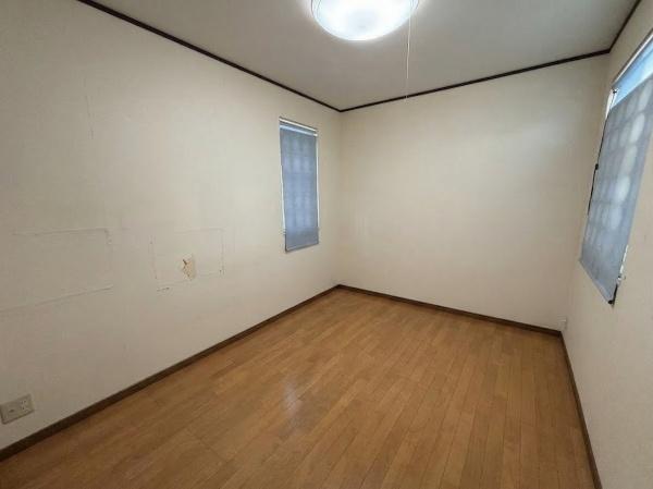 東大阪市岸田堂南町　中古戸建 内観写真（リビング以外の居室）
