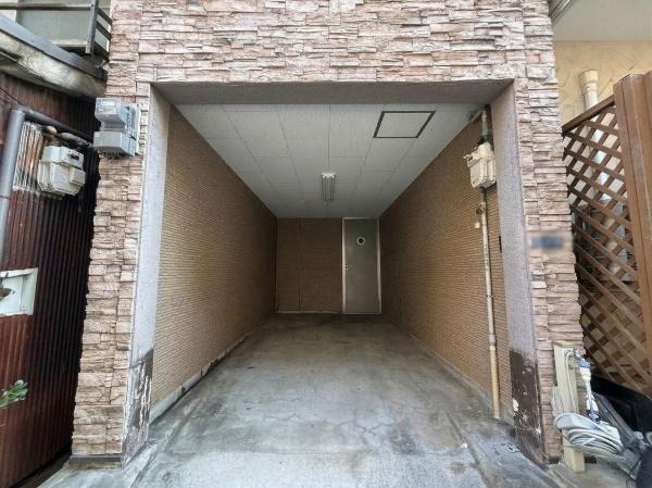 東大阪市岸田堂南町　中古戸建 現地写真（駐車場）
