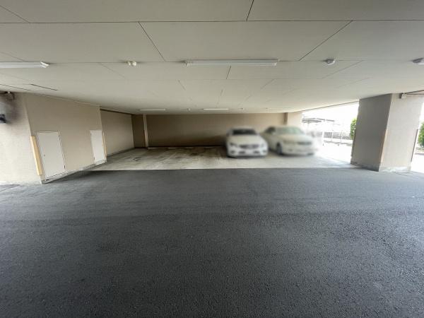 ライオンズマンション向日町 共用部写真（駐車場）