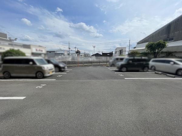ライオンズマンション向日町 共用部写真（駐車場）