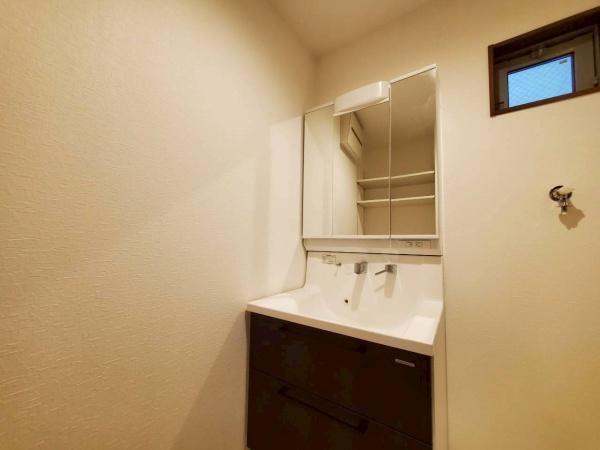大阪市西成区松2丁目　中古戸建 内観写真（洗面台・洗面所）