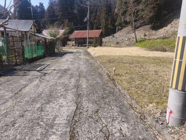 京都市右京区京北小塩町丸山　建築条件無売土地 現地写真（前面道路含む現地写真）