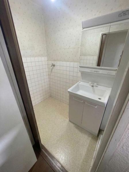 伊丹市荒牧南4丁目　中古テラスハウス 内観写真（洗面台・洗面所）