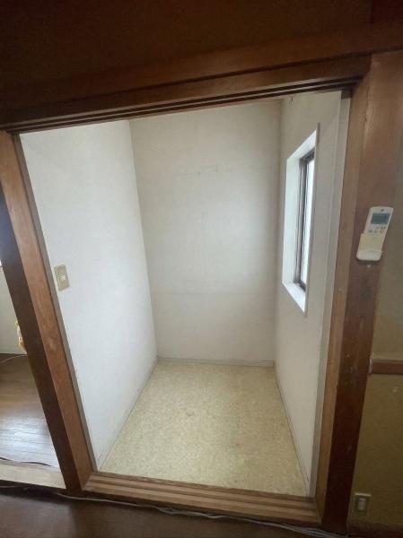 伊丹市荒牧南4丁目　中古テラスハウス 内観写真（収納）