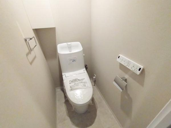 ファミールハイツ城東Ａ棟 内観写真（トイレ）