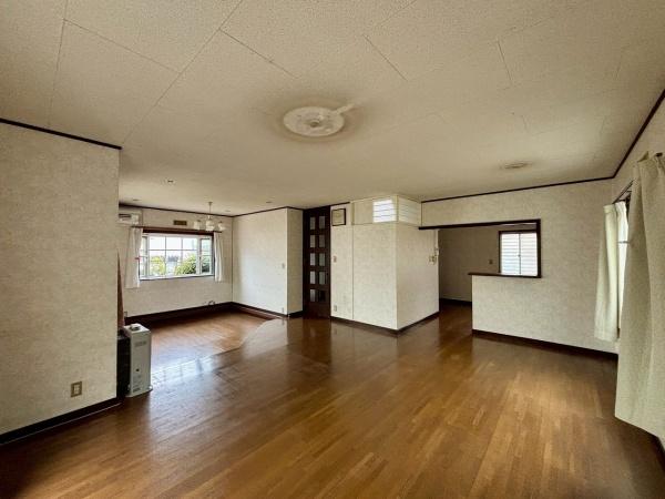 富田林市梅の里4丁目　中古戸建 内観写真（リビング）