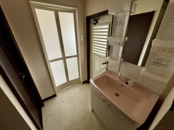 富田林市梅の里4丁目　中古戸建 内観写真（洗面台・洗面所）