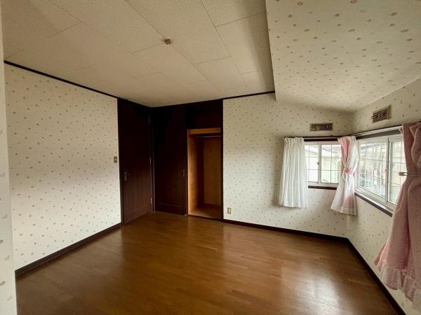 富田林市梅の里4丁目　中古戸建 内観写真（リビング以外の居室）