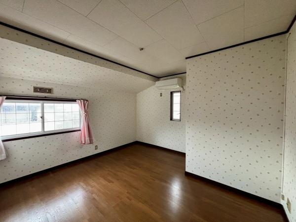 富田林市梅の里4丁目　中古戸建 内観写真（リビング以外の居室）