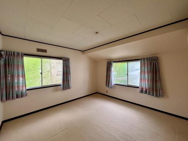 富田林市梅の里4丁目　中古戸建 内観写真（リビング以外の居室）